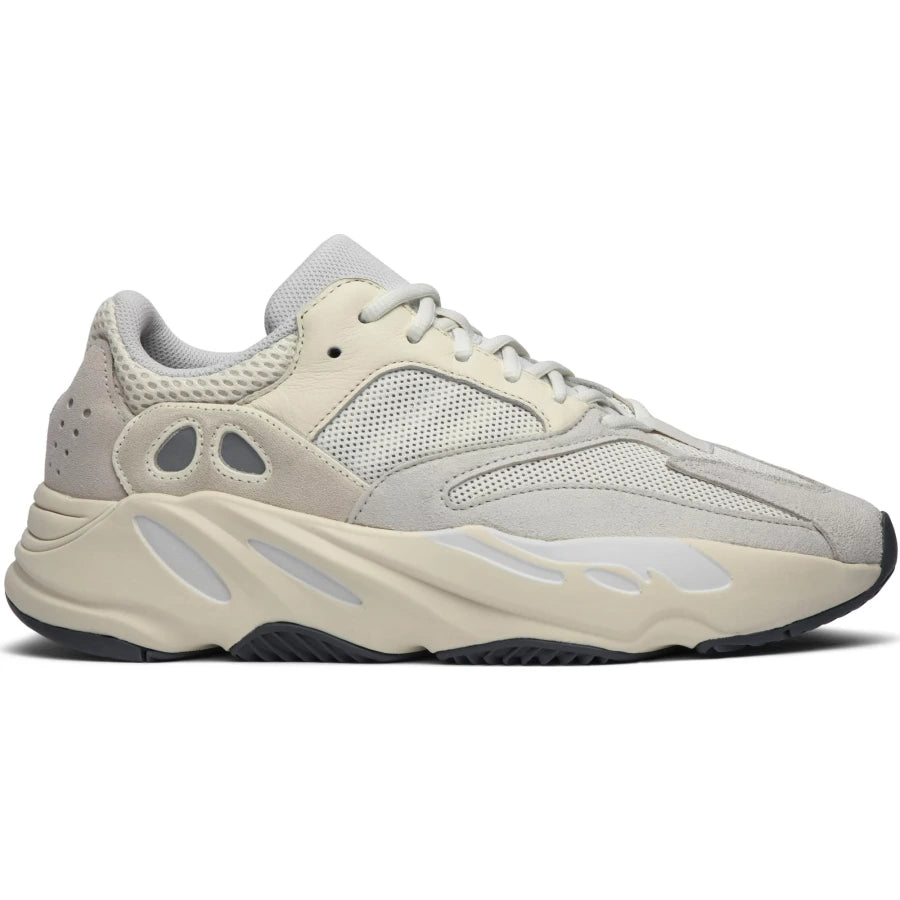 Yeezy Boost 700 - Analog