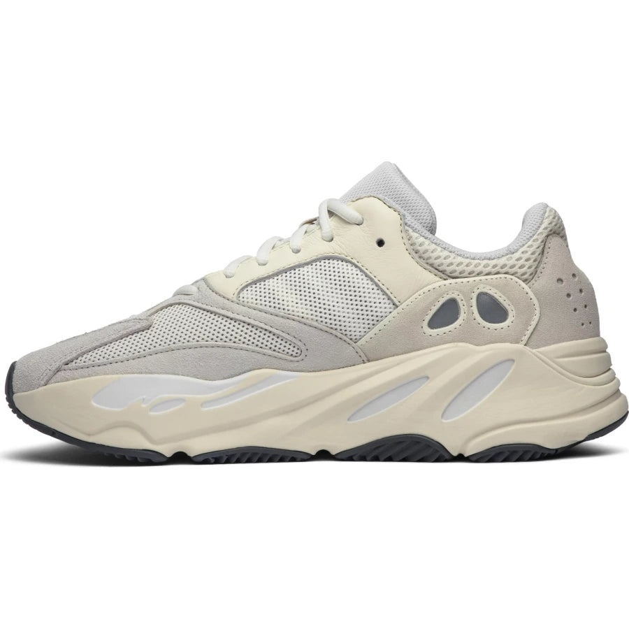 Yeezy Boost 700 - Analog