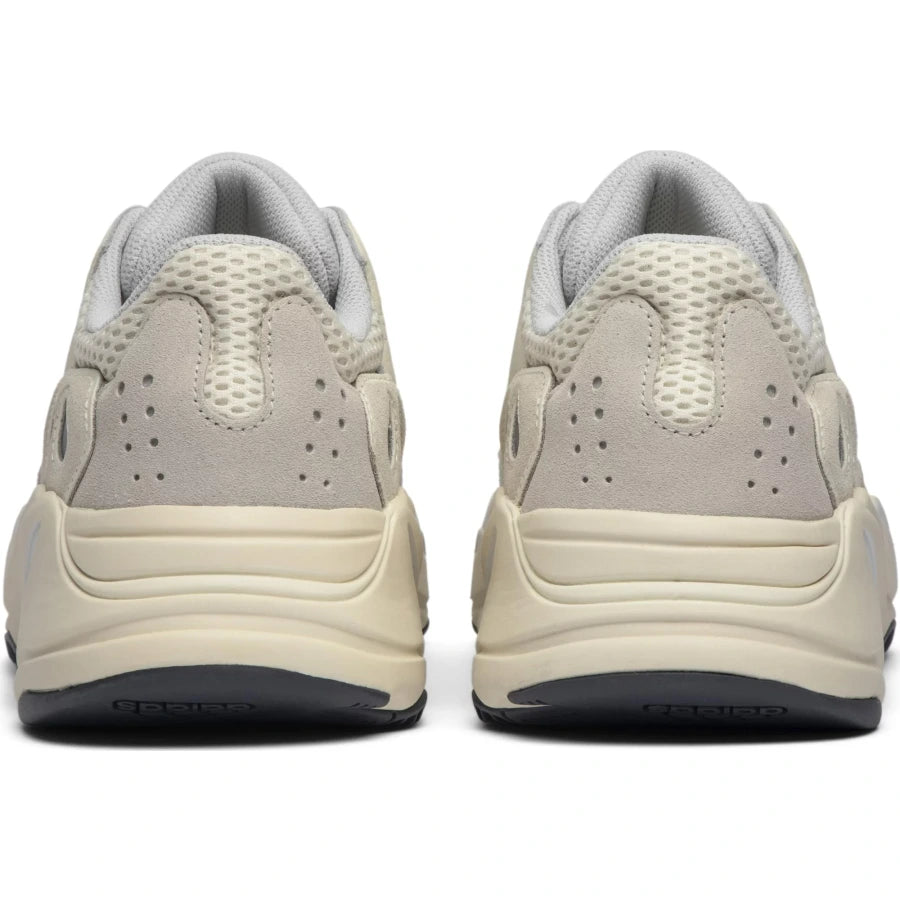 Yeezy Boost 700 - Analog